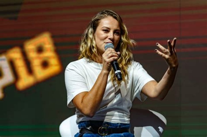 
Jessilyn De Oliveira Height, Weight, Net Worth, Age, Birthday, Wikipedia, Who, Nationality, Biography 