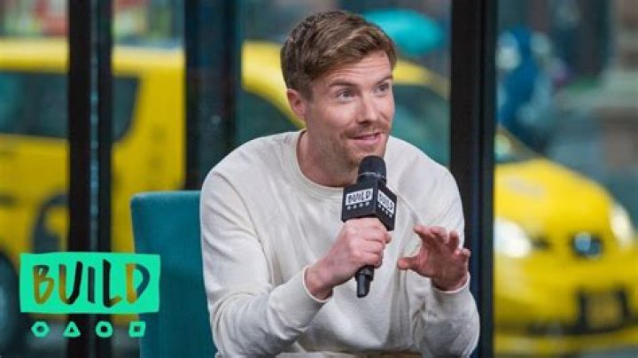 
Joe Dempsie (GoT) Age, Appearance, Net Worth. Is He Gay? 
