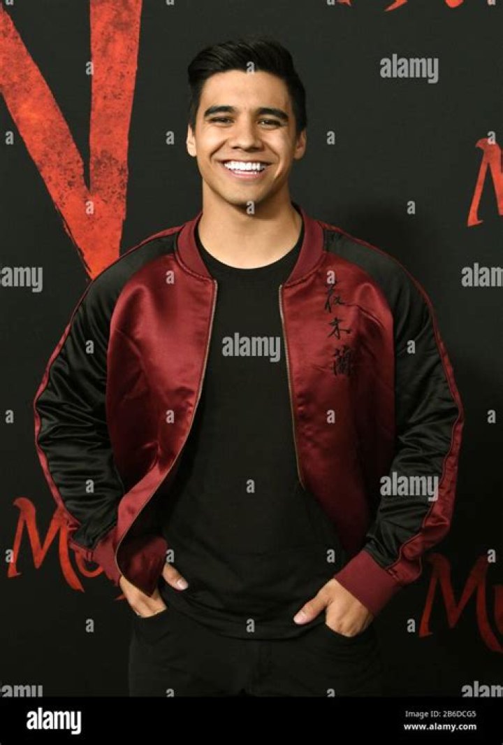 
Jordan Buhat Height, Weight, Net Worth, Age, Birthday, Wikipedia, Who, Nationality, Biography 