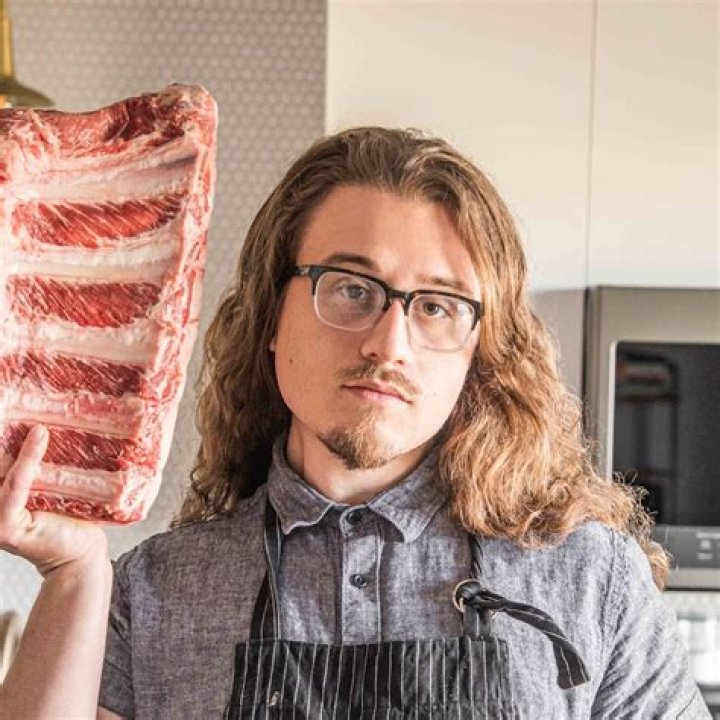 
Joshua Weissman’s Biography: Net Worth, Girlfriend, Age 