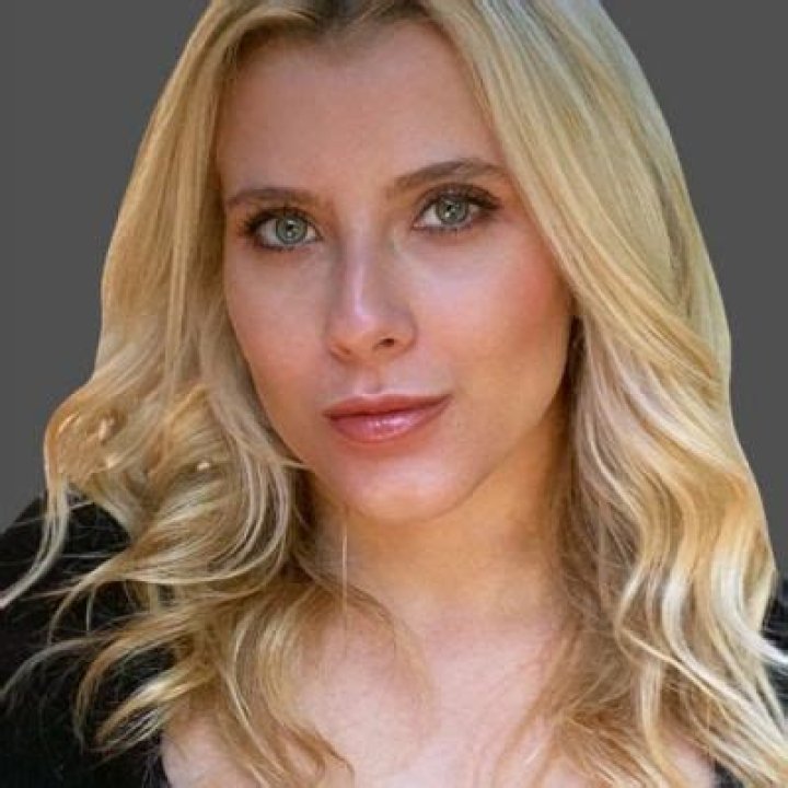 
Kayla Cardona And Alexandra Rose Got Into A Fight During The Party In “Selling The OC” 