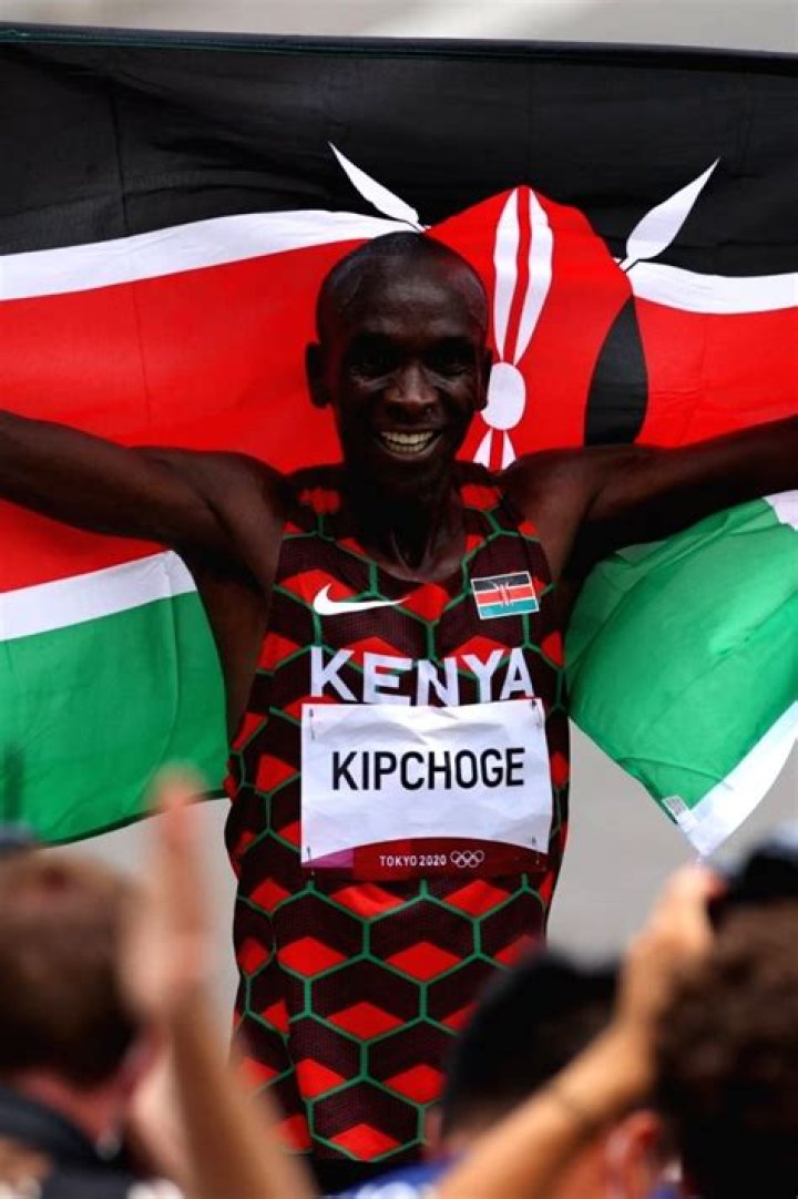 
Kenya’s Kipchoge breaks own world record to win 2022 Berlin marathon 