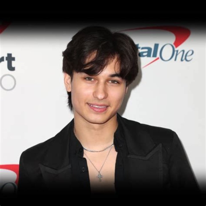 
Kio Cyr Height, Weight, Net Worth, Age, Birthday, Wikipedia, Who, Nationality, Biography 