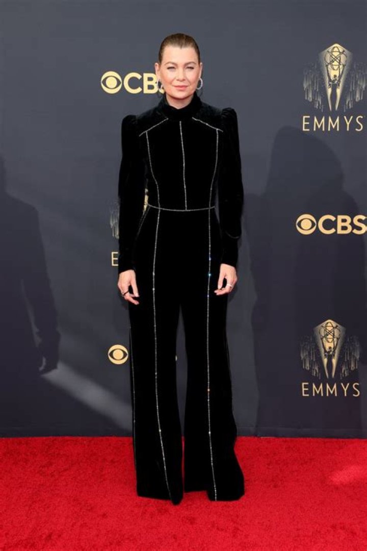 
Lauren Morelli & Samira Wiley Arrived On The 2021 Emmy Awards Red Carpet. 