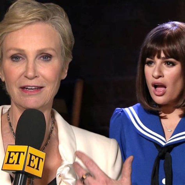 
Lea Michele Tests Positive For COVID-19 And Will Miss 10 Days Of ‘Funny Girl’ 