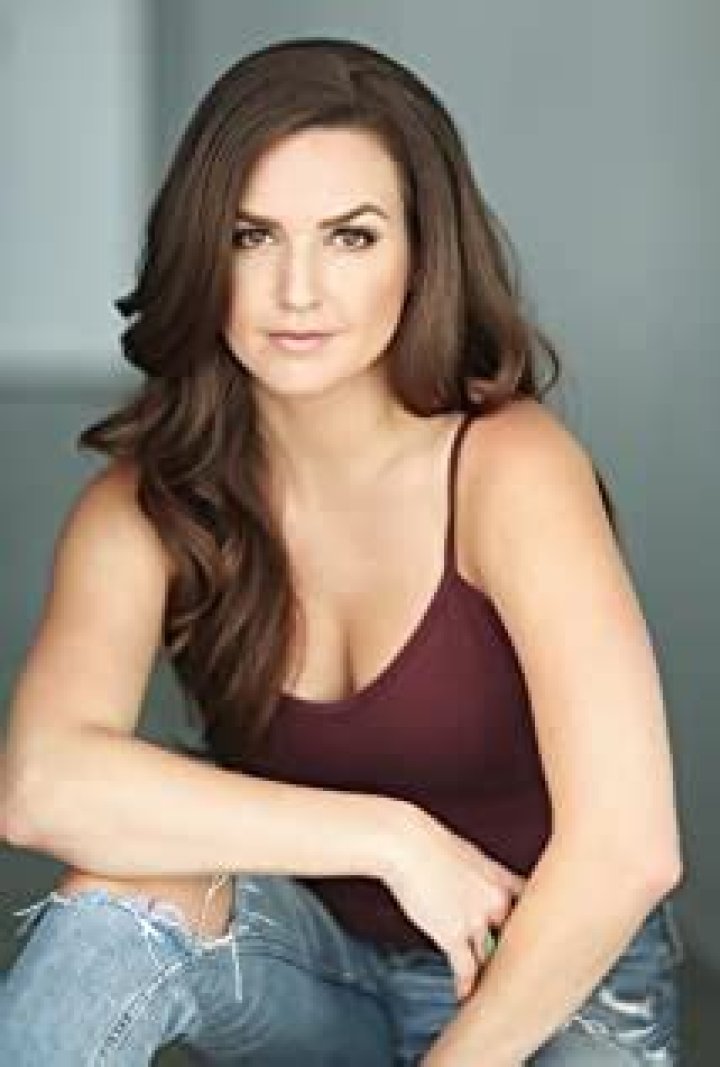 Lindsay Winch Height, Weight, Net Worth, Age, Birthday, Wikipedia, Who, Instagram, Biography