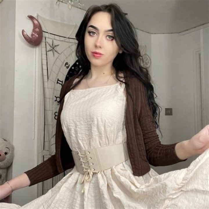 
Lois Mia Chapman Height, Weight, Net Worth, Age, Birthday, Wikipedia, Who, Nationality, Biography 