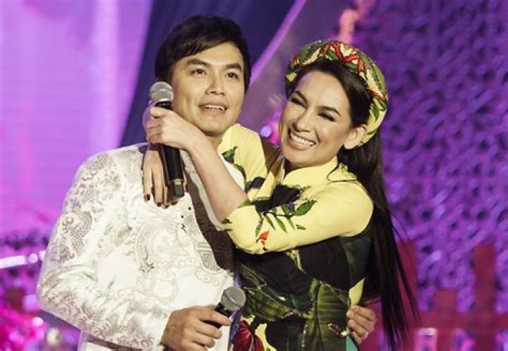 Manh Quynh is Married to Wife: Phi Nhung. Kids.