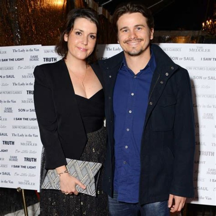 
Melanie Lynskey Net Worth: What Is The Fortune Of The Actress And Wife Of Jason Ritter? 