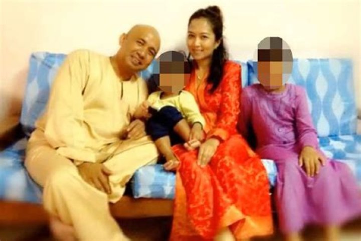 
MH370 pilot family: Who are Faizah Khan and Aishah Zaharie? 
