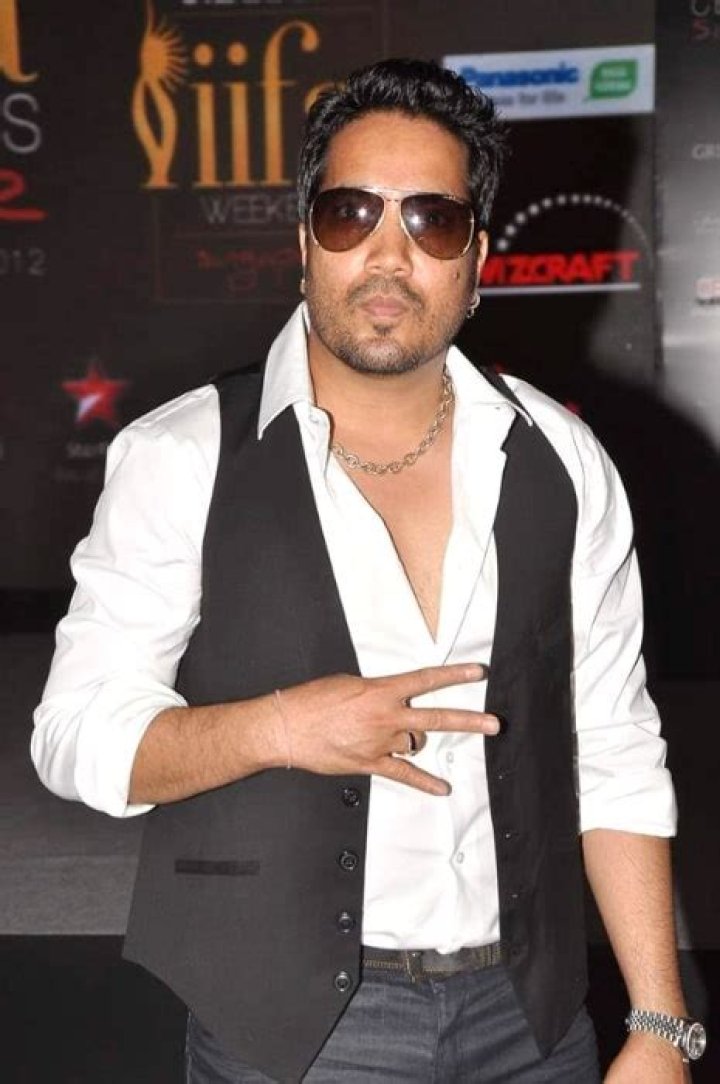 
Mika Singh Height, Weight, Net Worth, Age, Birthday, Wikipedia, Who, Nationality, Biography 