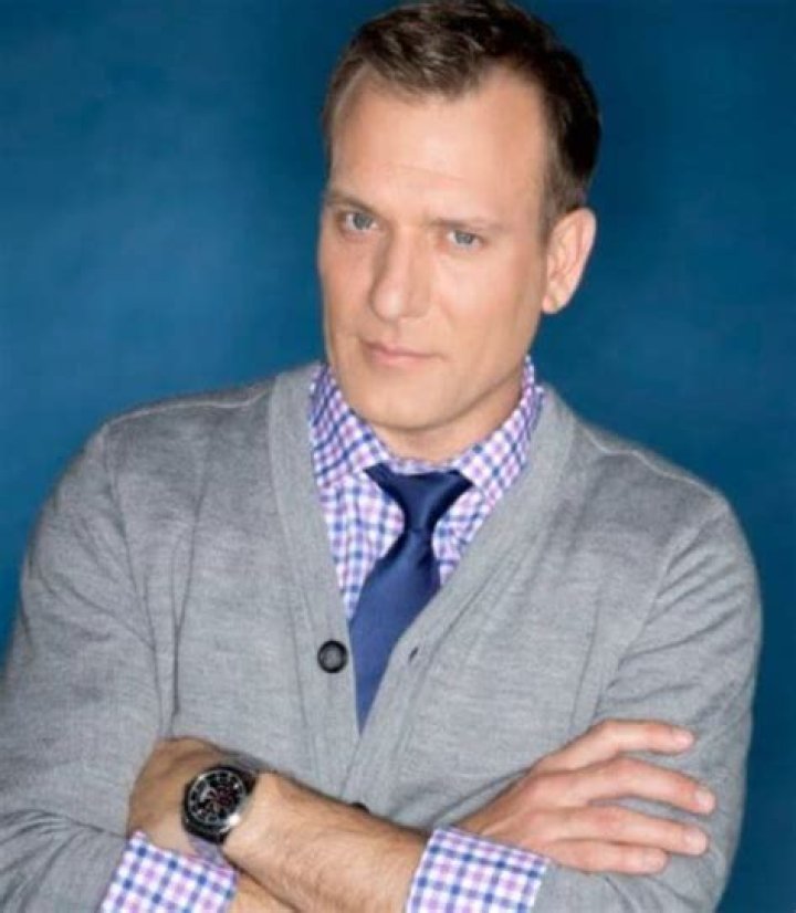 
Mike Bettes Height, Weight, Net Worth, Age, Birthday, Wikipedia, Who, Nationality, Biography 