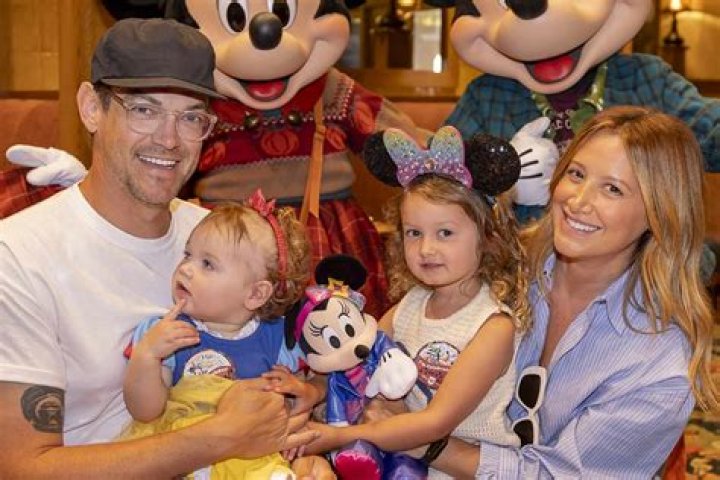 
Mike Myers Has A Son And Two Daughters: Wife Tisdale, Family And Net Worth 