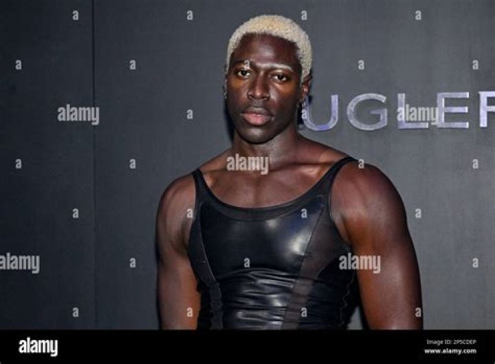 Moses Sumney Height, Weight, Net Worth, Age, Birthday, Wikipedia, Who, Nationality, Biography