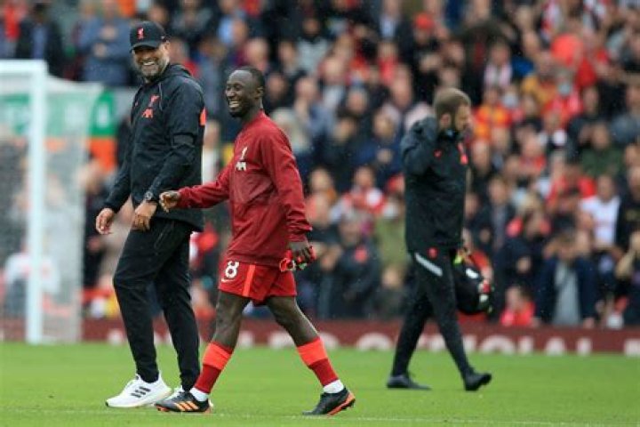 
Naby Keita: Guinea manager explains international call-up of injured Liverpool midfielder 