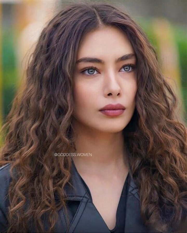 Neslihan Atagul Height, Weight, Net Worth, Age, Birthday, Wikipedia, Who, Nationality, Biography