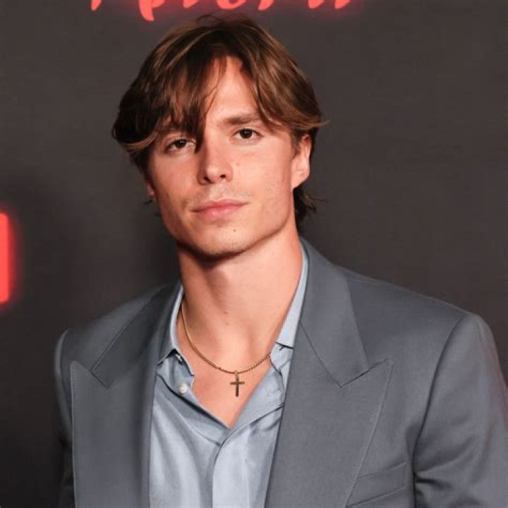 Nicholas Alexander Chavez Height, Weight, Net Worth, Age, Birthday, Wikipedia, Who, Nationality, Biography