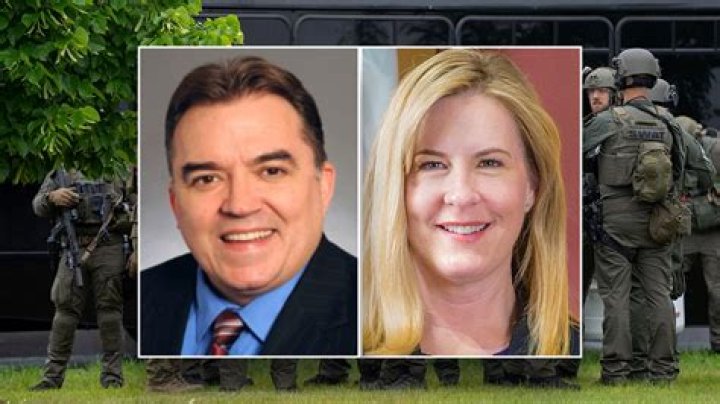 
Oregon Man Wanted for Torturing Woman Killed 2 Men During Manhunt, Then Fatally Shot Himself: Police 