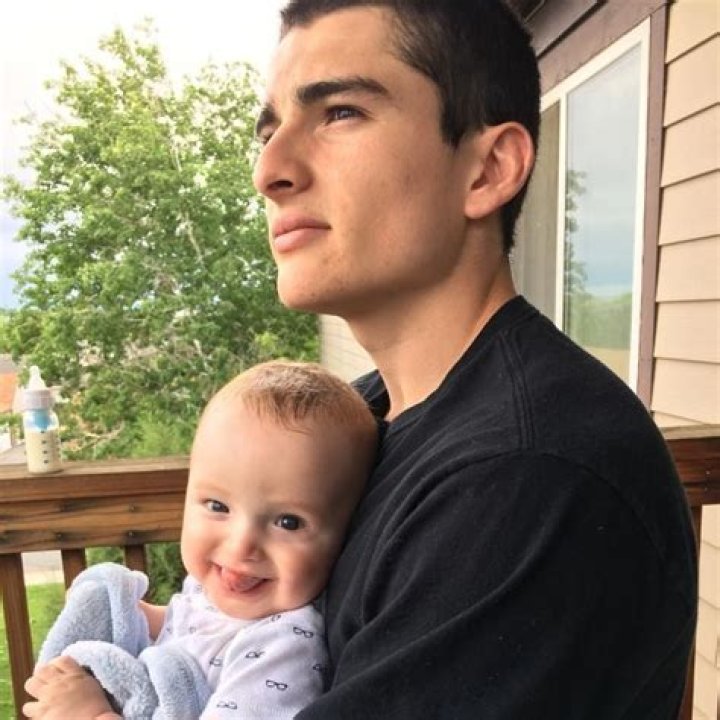 
Óscar Morales Height, Weight, Net Worth, Age, Birthday, Wikipedia, Who, Nationality, Biography 