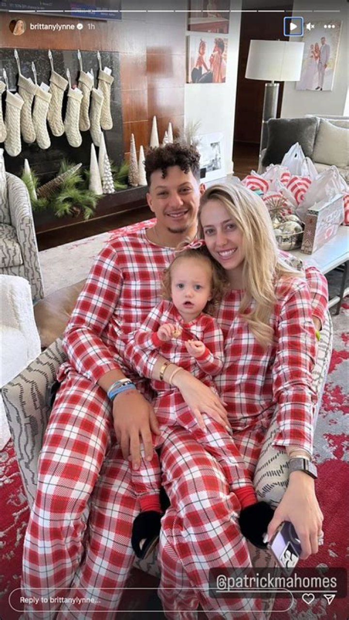 
Patrick and Brittany Mahomes Celebrate Their First Christmas as a Family of Four with Festive Photo 
