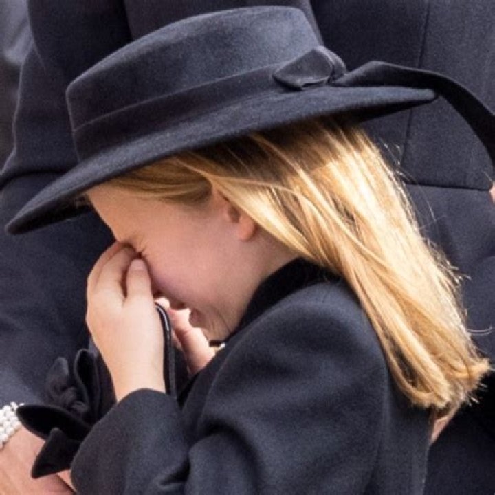 
Princess Charlotte Breaks Down In Tears At Queen Elizabeth’s Funeral 