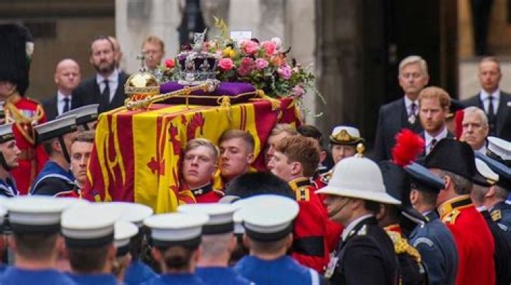 
Queen Elizabeth’s Funeral: Her Majesty’s Coffin Departs To Wellington Arch 