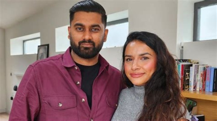 
Rakhee Thakrar And Her Husband Vikash Bhai Are So Close To Each Other 