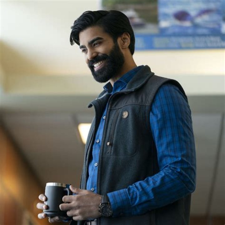 Raymond Ablack Height, Weight, Net Worth, Age, Birthday, Wikipedia, Who, Nationality, Biography