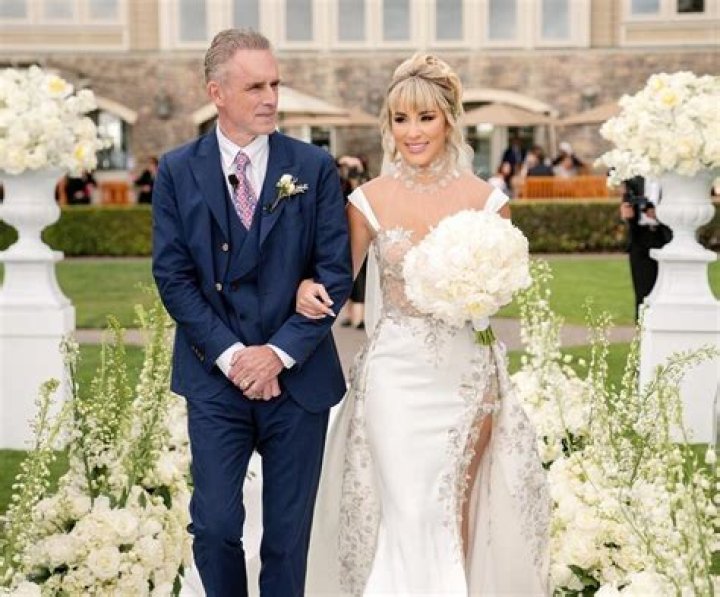 Redditors Discuss Mikhaila Peterson’s Divorce and How She Is On Tinder, Here Is The Full Story Behind It