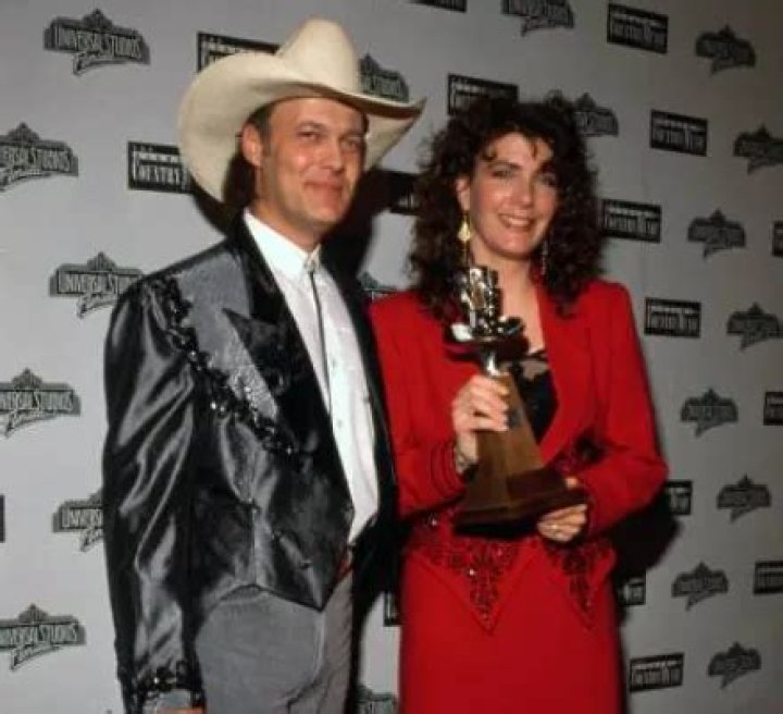 Ricky Van Shelton Height, Weight, Net Worth, Age, Birthday, Wikipedia, Who, Nationality, Biography