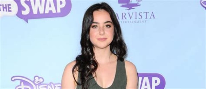 
Sarah Gilman Age, Measurements, Family. Who is she dating? 