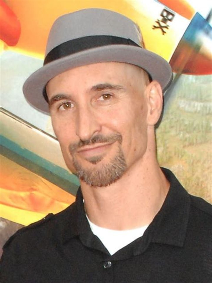 Scott Menville Height, Weight, Net Worth, Age, Birthday, Wikipedia, Who, Nationality, Biography