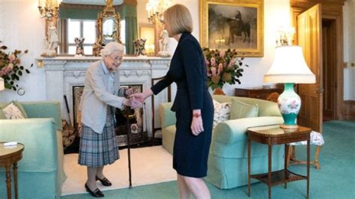 
See Queen Elizabeth’s Final Public Appearance Appointing British Prime Minister Liz Truss 