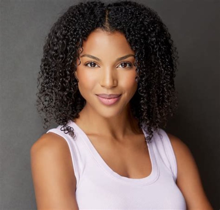 Shea-Lynn Noyes Height, Weight, Net Worth, Age, Birthday, Wikipedia, Who, Nationality, Biography