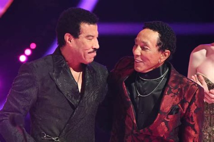 Smokey Robinson Jokes About How Often People Confuse Him for Lionel Richie at 2022 AMAs
