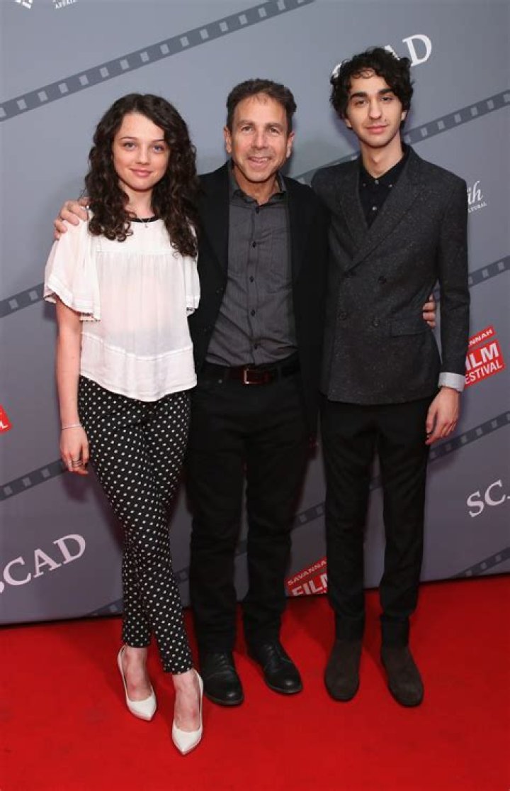 Stefania LaVie Owen Height, Weight, Net Worth, Age, Birthday, Wikipedia, Who, Nationality, Biography