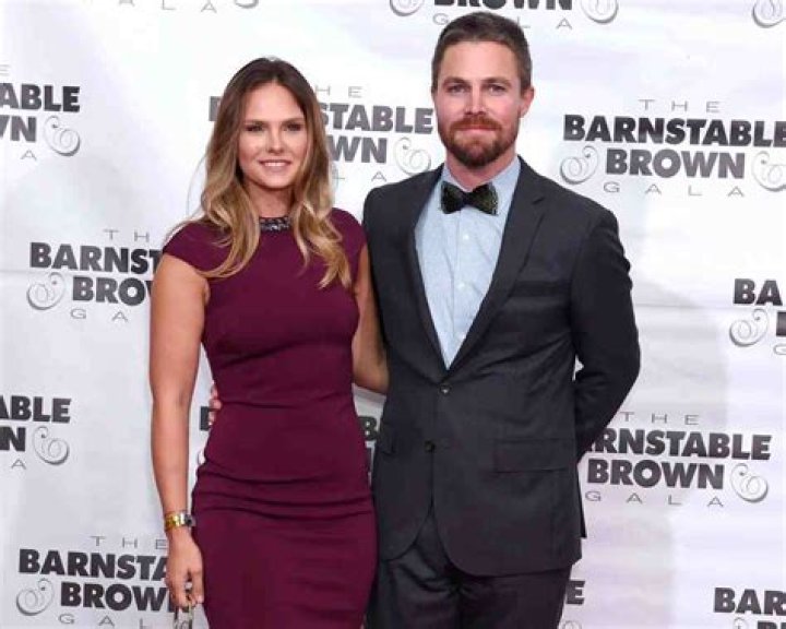 Stephen Amell Height, Weight, Net Worth, Age, Birthday, Wikipedia, Who, Nationality, Biography