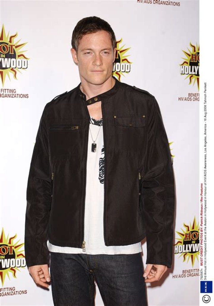 
Tahmoh Penikett Height, Weight, Net Worth, Age, Birthday, Wikipedia, Who, Nationality, Biography 
