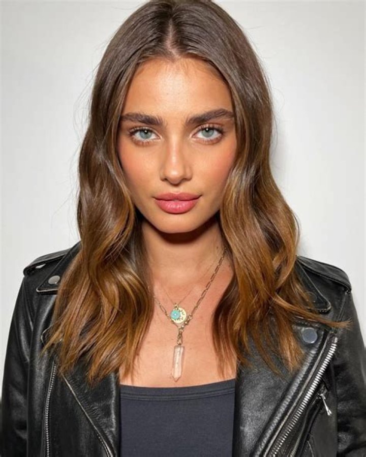
Taylor Marie Hill Height, Weight, Net Worth, Age, Birthday, Wikipedia, Who, Instagram, Biography 