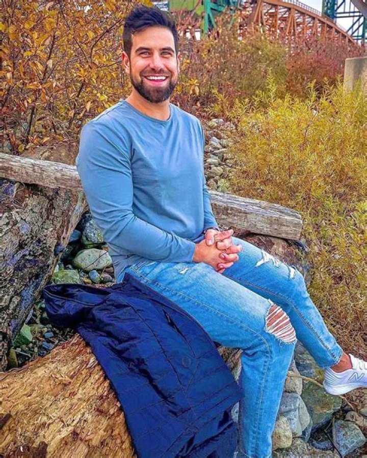 
‘The Bachelorette’ Alum Blake Moynes Hospitalized in South Africa after Suffering Severe Infection 