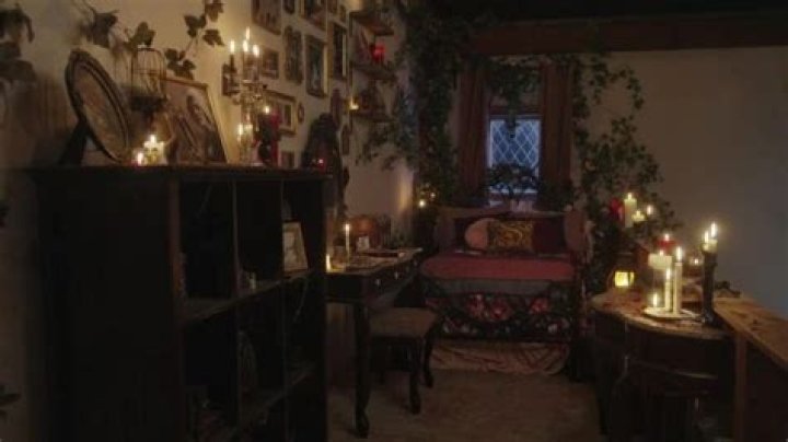 
There’s an Official ‘Hocus Pocus’ Airbnb! Kathy Najimy Reveals the ‘Spooky, Fantastic’ Salem Cottage’s Secrets 