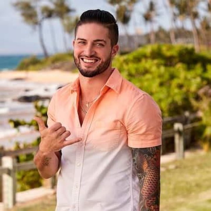 
Tom Triola Height, Weight, Net Worth, Age, Birthday, Wikipedia, Who, Instagram, Biography 