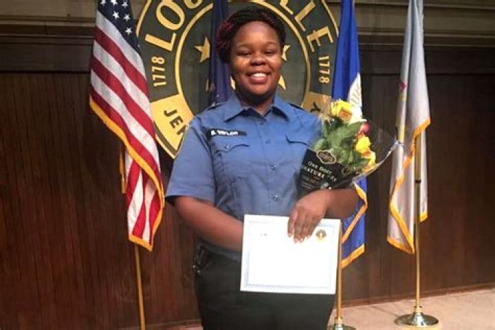 
Was Breonna Taylor A Criminal? Four Cops Charged And Aunt Arrested As Suspect After Her Death 