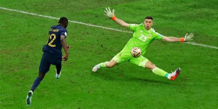 
Watch Video: Argentina goalie Emiliano Martinez mocks Mbappe with A one minute silence 