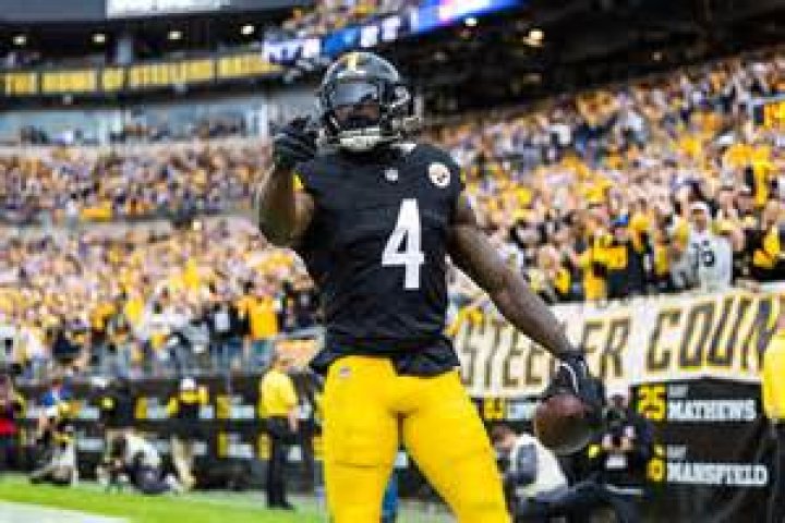 What is The Sexuality of DK Metcalf? Is He a Gay?