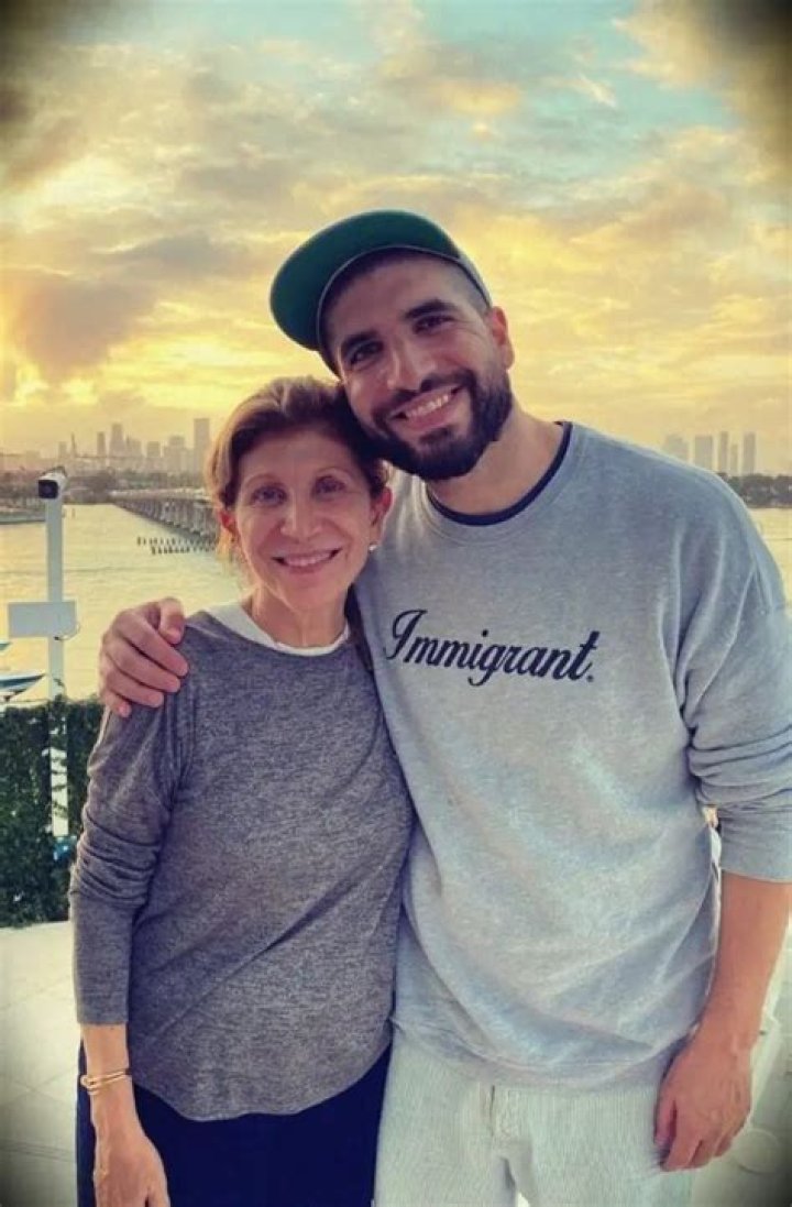 
Who are Ariel Helwanis Parents? Ariel Helwani Biography, Parents Name, Nationality and More 