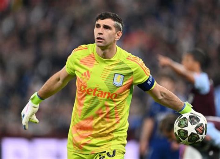 
Who are Emiliano Martinezs Parents? Emiliano Martinez Biography, Parents Name, Nationality and More 