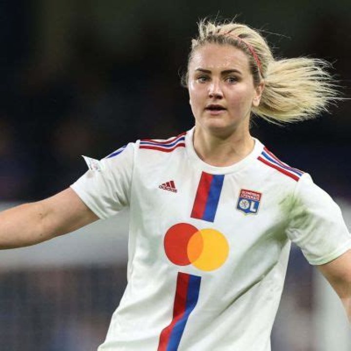 
Who Are Lindsey Horan Parents? Meet Mark Horan And Linda Horan: Family And Religion 