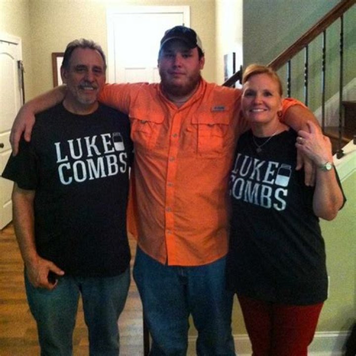 Who Are Luke Combs Parents Rhonda And Chester Combs? Has The Singer Lost Weight?