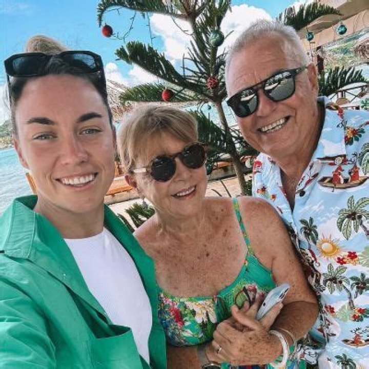 
Who Are Mackenzie Arnold Parents? Meet Steven And Leah Arnold: Age And Career 